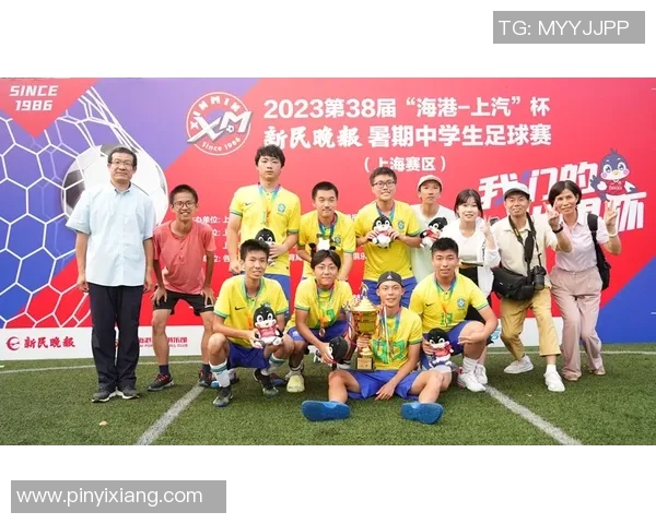 客厅装饰新风尚足球明星画作为家增添活力与激情